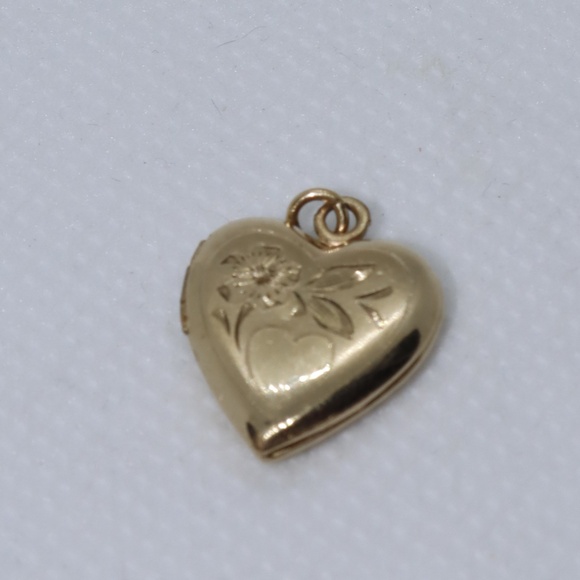 Vintage Gold Heart Locket - Picture 2 of 4